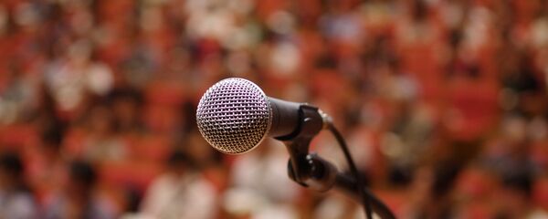 Микрофон на сцене - Sputnik Moldova
