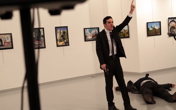 Фото мужчины, предположительно атаковавшего посла России в Турции Андрея Карлова. - Sputnik Молдова