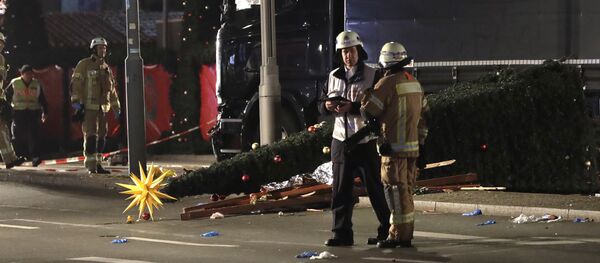 Грузовик протаранил толпу людей в Берлине Грузовик протаранил толпу людей в Берлине - Sputnik Молдова