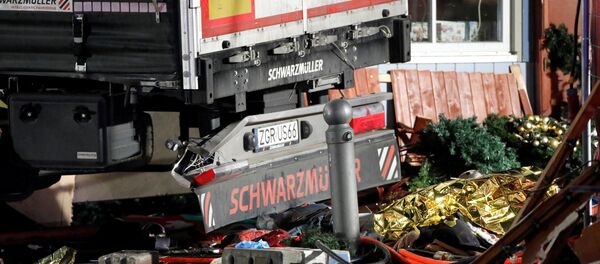 Грузовик протаранил толпу людей в Берлине - Sputnik Молдова