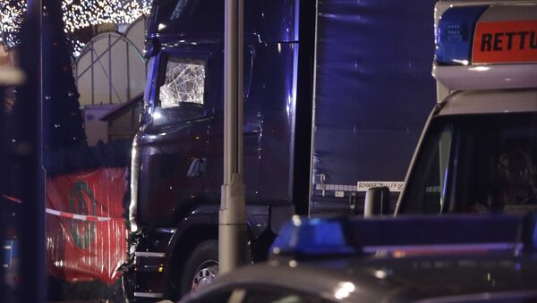 A truck which ran into a crowded Christmas market in Berlin, Germany, Monday, Dec. 19, 2016. - Sputnik Молдова