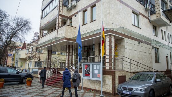 возложение цветов у Посольства Германии в Республике Молдова - Sputnik Молдова