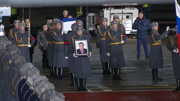 В Москве встретили самолет с телом посла России в Турции Андрея Карлова - Sputnik Молдова