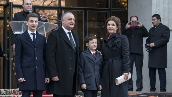Игорь Додон и семья - Sputnik Moldova