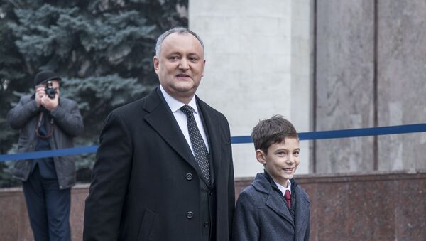 Igor Dodon cu unul din fiii săi - Sputnik Молдова