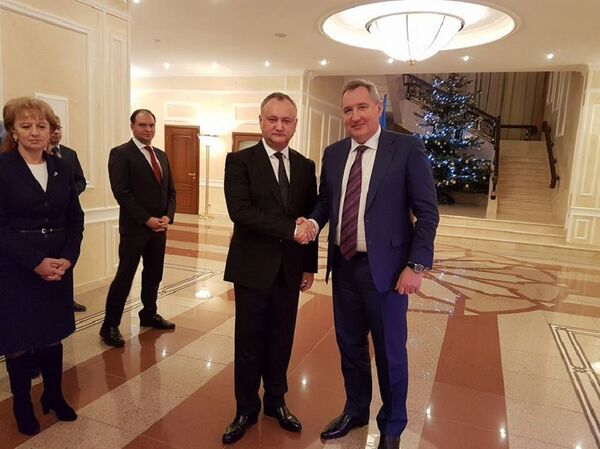 Дмитрий Рогозин и Игорь Додон - Sputnik Молдова