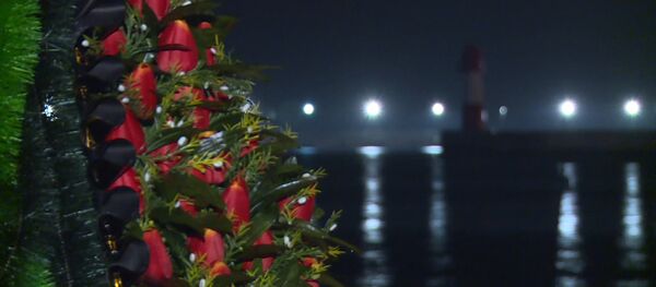 Портреты погибших, свечи и цветы – люди почтили память жертв крушения Ту-154 - Sputnik Молдова