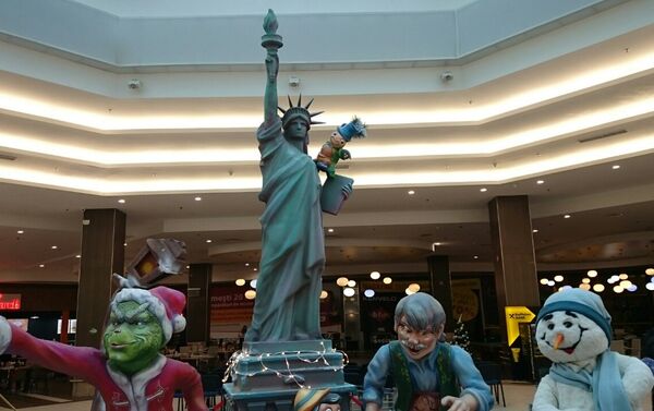 Статуя Свободы в одном из торговых центров. - Sputnik Молдова