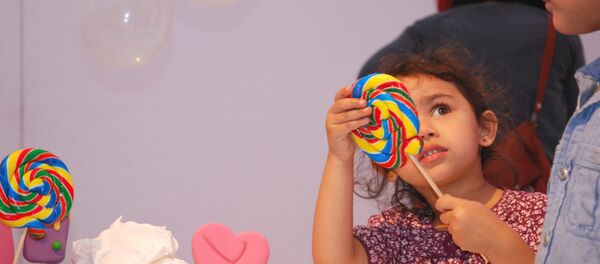 Edible fingers, sweet hamburgers and sugar deers at Cake Britain in London - Sputnik Moldova-România