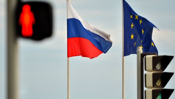 Drapeaux de la Russie et de l'UE - Sputnik Moldova