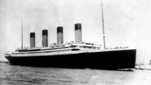 Undated file photo of the doomed liner the S.S. Titanic. Salvage operators hope to raise a large chunk of the British liner, which sunk on it's maiden voyage 84 years ago, when it struck an iceberg in the north Atlantic. More than 1500 people died in the icy waters of the Atlantic when Titanic sank. - Sputnik Moldova-România