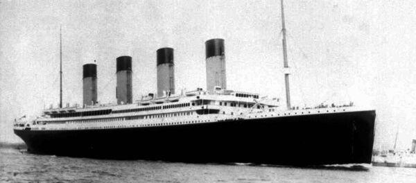 Undated file photo of the doomed liner the S.S. Titanic. Salvage operators hope to raise a large chunk of the British liner, which sunk on it's maiden voyage 84 years ago, when it struck an iceberg in the north Atlantic. More than 1500 people died in the icy waters of the Atlantic when Titanic sank. - Sputnik Moldova-România