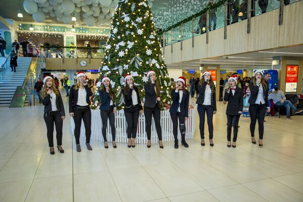 Рождественский флешмоб в Кишиневском аэропорту. - Sputnik Молдова