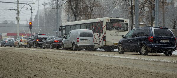 Транспорт на улице - Sputnik Молдова