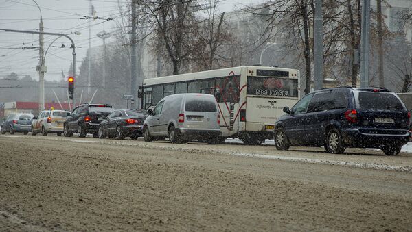 Транспорт на улице - Sputnik Молдова