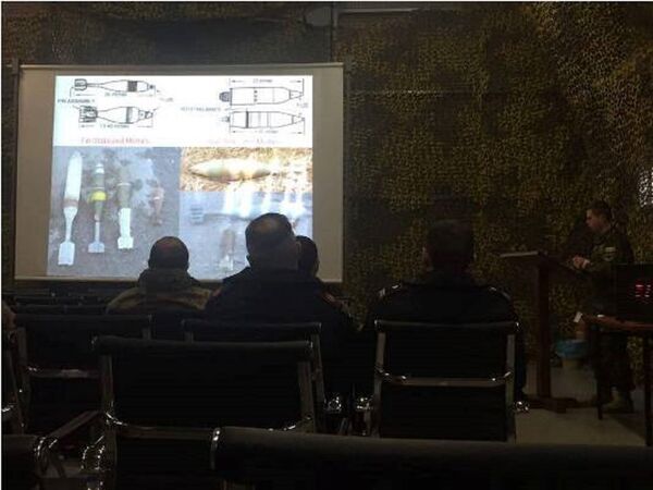 Militarii moldoveni din contingentul KFOR-6 participă la cursuri de instruire privind pericolul munițiilor neexplodate Militarii moldoveni din contingentul KFOR-6 participă la cursuri de instruire privind pericolul munițiilor neexplodate - Sputnik Moldova