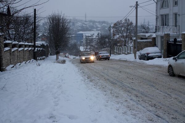 Nu toți șoferii au fost informați despre străzile care trebuie ocolite. - Sputnik Moldova