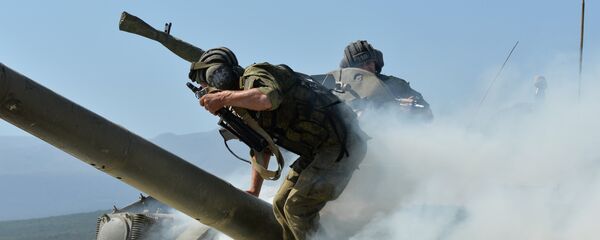 Exerciții militare cu utilizarea tehnicii blindate, inclusiv a tancurilor - Sputnik Moldova