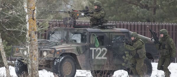Soldiers take part in the NATO military exercise 'Iron Sword 2016' at a training range in Pabrade, north of the capital Vilnius, Lithuania on Friday, Dec. 2, 2016. The US and NATO have beefed up their presence throughout Eastern Europe significantly over the past two years following the outbreak of the crisis in Ukraine. - Sputnik Молдова