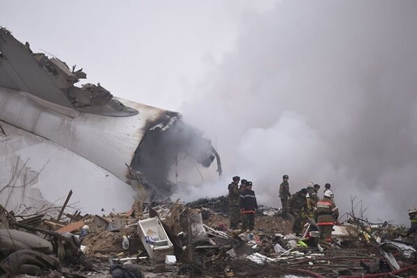Грузовой самолет турецкой авиакомпании упал на жилые дома в селе Дача-Суу Чуйской области - Sputnik Молдова