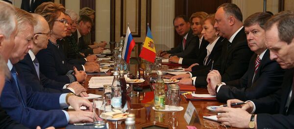 În cadrul vizitei Preşedintelui Republicii Moldova, Igor Dodon, la Moscova, a avut loc întrevederea delegaţiei moldoveneşti cu preşedintele Consiliului Federaţiei al Adunării Federale a FR, Valentina Matvienco În cadrul vizitei Preşedintelui Republicii Moldova, Igor Dodon, la Moscova, a avut loc întrevederea delegaţiei moldoveneşti cu preşedintele Consiliului Federaţiei al Adunării Federale a FR, Valentina Matvienco - Sputnik Молдова