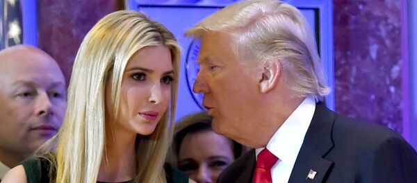 Donald Trump împreună cu fiica sa Ivanka - Sputnik Moldova-România
