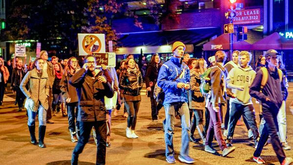 Washington, D.C.: Gegen Trump demonstrieren halb so viele wie gegen Obama - Sputnik Молдова