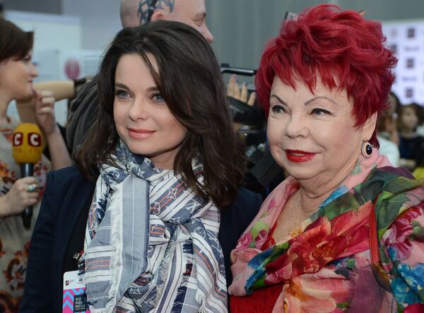 Певица Наташа Королева с матерью Людмилой Порывай. Архивное фото. Певица Наташа Королева с матерью Людмилой Порывай. Архивное фото. - Sputnik Молдова