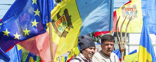 Флаги Евросоюза и Молдовы - Sputnik Молдова