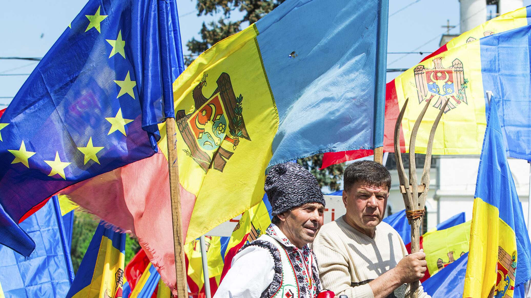 Молдавия это страна. Молдова ЕС флаги. Молдова евроинтеграция. Молдова и ЕС Санду. Молдавия Евросоюз.