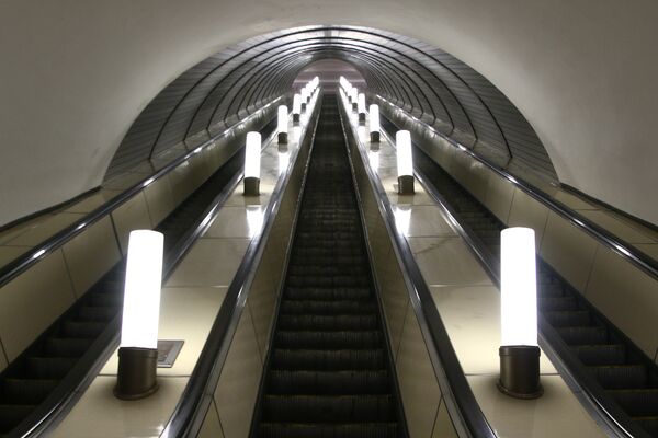 Escalator clasic în metroul din Moscova Escalator clasic în metroul din Moscova - Sputnik Moldova-România