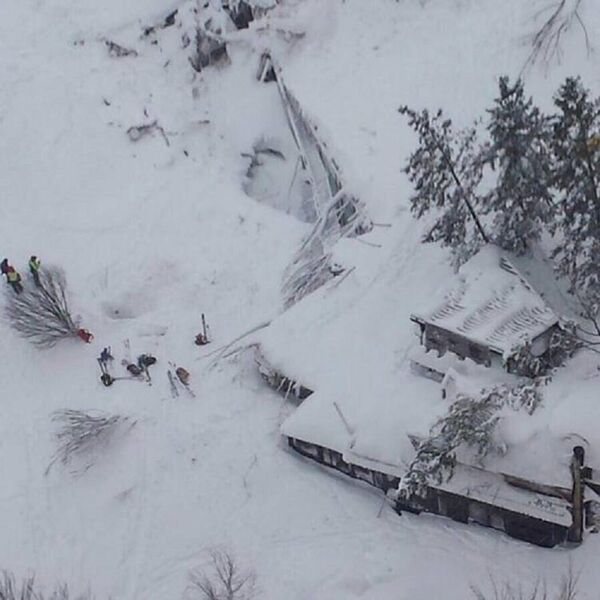 Hotel lovit de avalanșă în Italia Hotel lovit de avalanșă în Italia - Sputnik Moldova-România