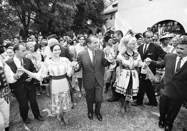 Sondaj: Ar trebui aniversat, în 2018, Centenarul nașterii lui Nicolae Ceaușescu? Sondaj: Ar trebui aniversat, în 2018, Centenarul nașterii lui Nicolae Ceaușescu? - Sputnik Moldova-România