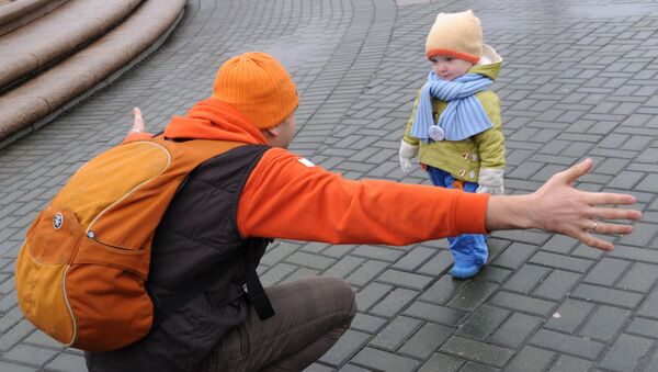 Флэшмоб, посвященный Всемирному Дню доброты, прошел на Манежной площади в Москве - Sputnik Молдова