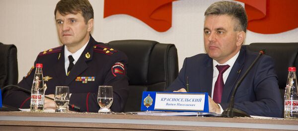 министр внутренних дел Руслан Мова и Красносельский В. Н. министр внутренних дел Руслан Мова и Красносельский В. Н. - Sputnik Молдова