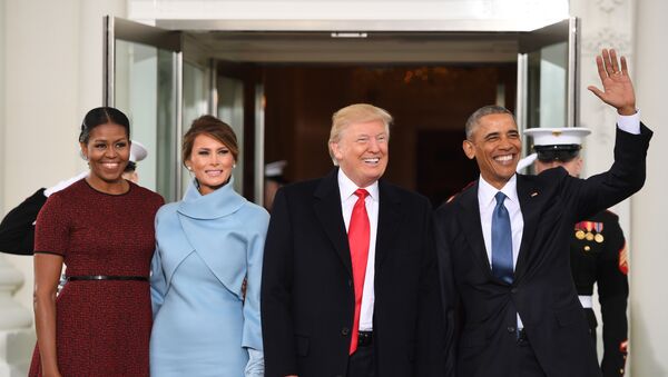 US President Barack Obama(R) and First Lady Michelle Obama(L) welcome Preisdent-elect Donald Trump(2nd-R) and his wife Melania to the White House in Washington, DC January 20, 2017 - Sputnik Moldova-România