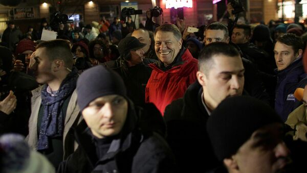 Klaus Iohannis la protestele din Piața Universităţii - Sputnik Moldova-România