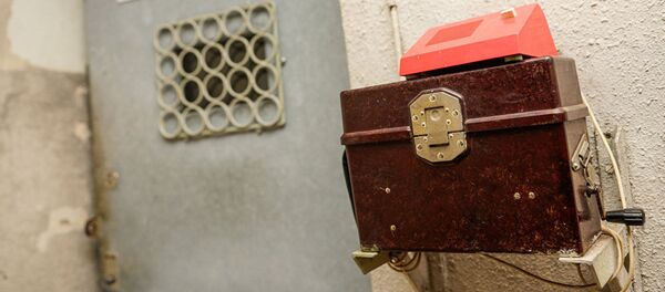 Кодовая дверь на входе в бункер - Sputnik Moldova