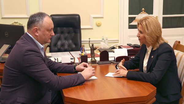 Президент Молдовы Игорь Додон и Ирина Влах - Sputnik Молдова