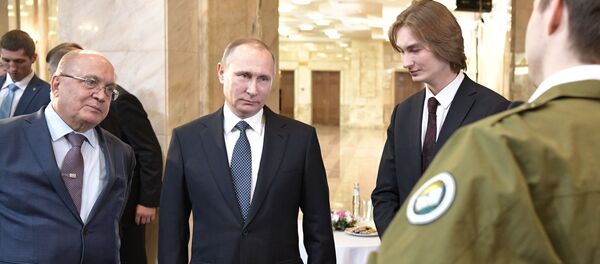 Президент РФ В. Путин провел заседание попечительского совета МГУ Президент РФ В. Путин провел заседание попечительского совета МГУ - Sputnik Moldova-România