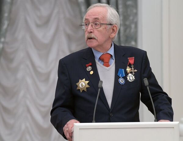 Актёр Василий Ливанов во время церемонии вручения государственных наград Актёр Василий Ливанов во время церемонии вручения государственных наград - Sputnik Молдова