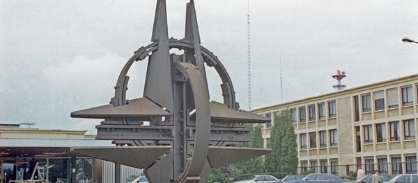 Символ НАТО в Брюсселе - Sputnik Молдова