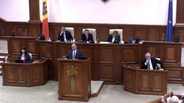 Валерий Стрелец представляет парламенту Молдовы программу деятельности нового правительства и обновленный состав кабинета министров - Sputnik Молдова