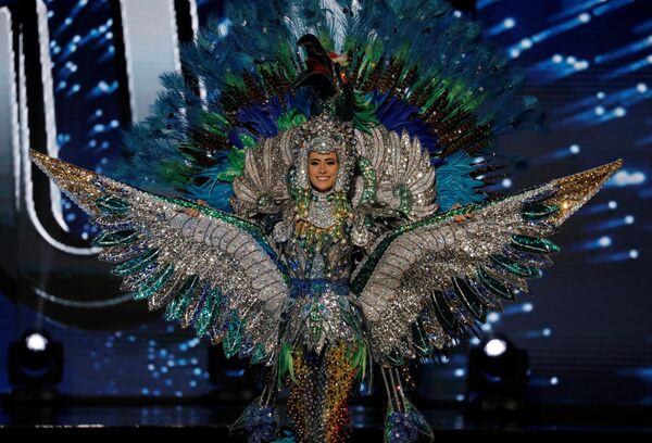 Участница конкурса Мисс Вселенная из Никарагуа в национальном костюме - Sputnik Молдова