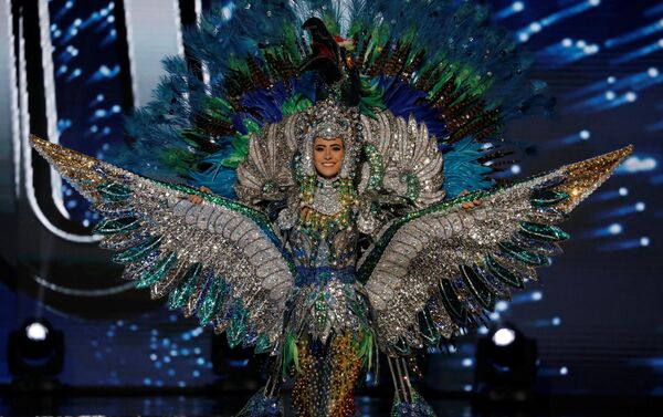 Участница конкурса Мисс Вселенная из Никарагуа в национальном костюме - Sputnik Молдова