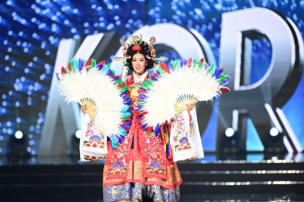 Miss Coreea de Sud la concursul costumelor naționale „Miss Univers”. - Sputnik Moldova