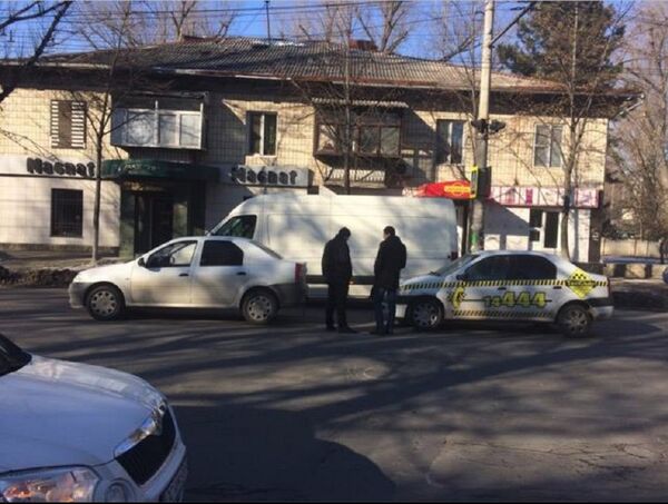 ДТП в Кишиневе с участием такси - Sputnik Молдова