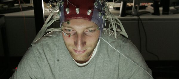Устройсттво для фиксирования активности головного мозга - Sputnik Молдова