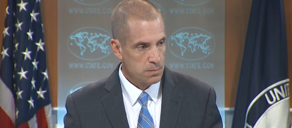 Associated Press reporter Matt Lee reminded State Department Deputy Spokesman Mark Toner of the department’s sharp and immediate condemnation of an Israeli shelling, which accidentally struck a school in Gaza last year. - Sputnik Moldova-România