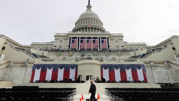 Workers prepare for the inauguration of US President-Elect Donald Trump at the U.S. Capitol in Washington, DC, US, January 19, 2017. - Sputnik Moldova-România